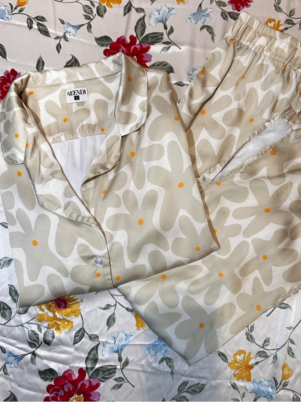 NEENDI ABSTRACT DAISY LONG PAJAMA SET SIZE SMALL - Picture 1 of 7